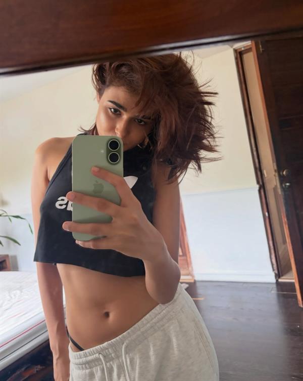 Shalini Pandey taking a selfie