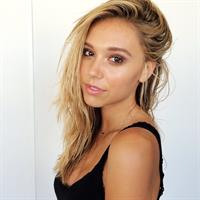 Alexis Ren