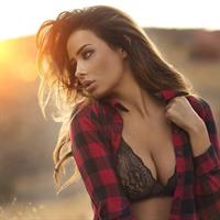 Mariah Longo in lingerie