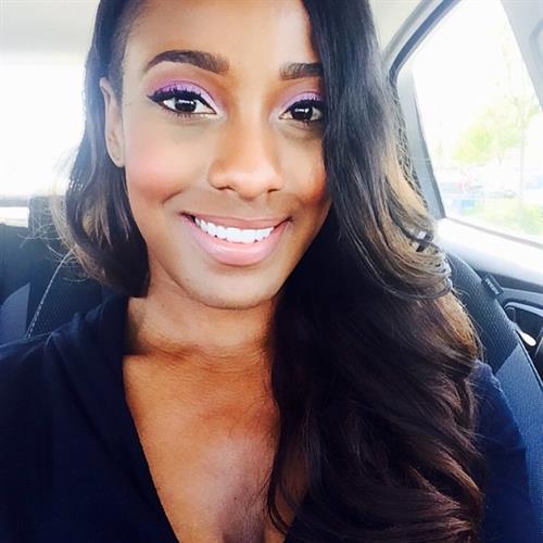 Jordyn Taylor taking a selfie