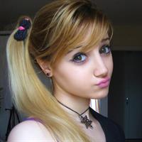 Angelica Kenova taking a selfie