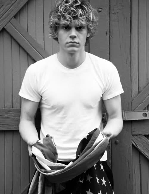 Evan Peters