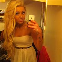 Chloe Harwood taking a selfie